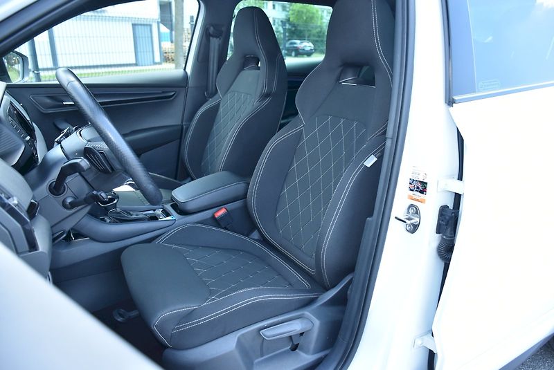 Škoda Karoq (2023) Sportline Exclusive 1.5 TSI 11 - fotka 26 z 35
