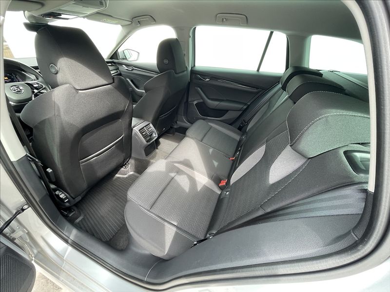 Škoda Octavia 2,0 TDI Combi Ambition Plus KE - fotka 17 z 23