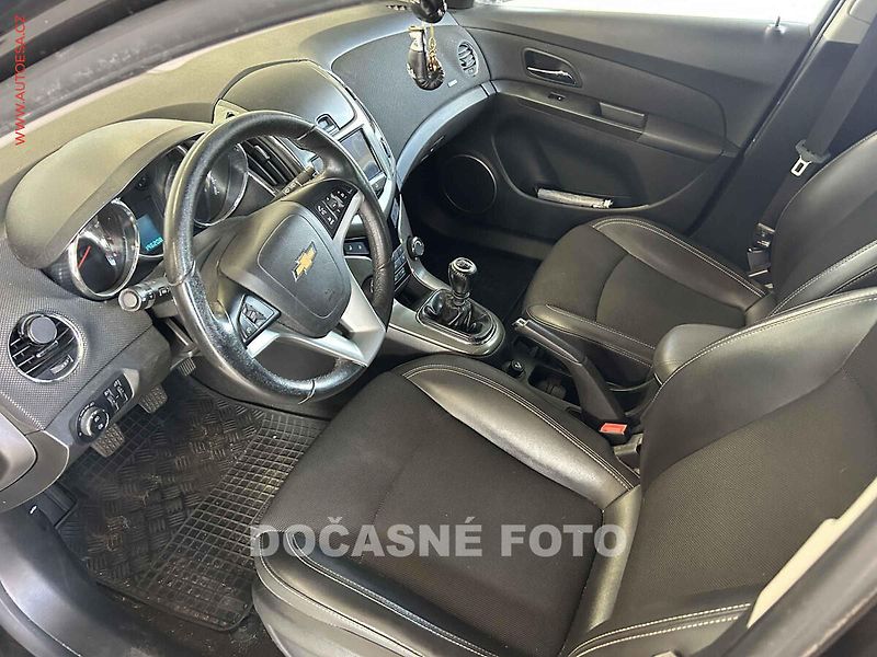 Chevrolet Cruze (2013) 1.8i, 2.maj,ČR, AC, temp - fotka 3 z 3