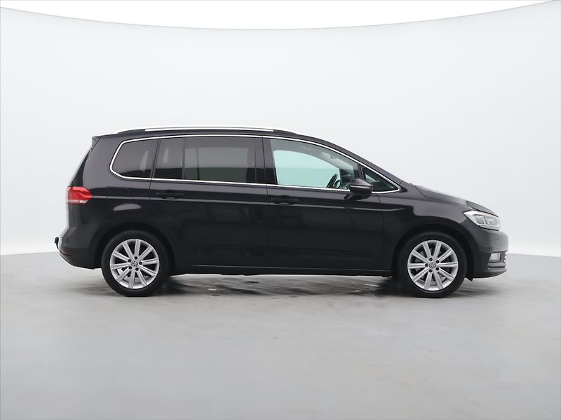 Volkswagen Touran 2,0 TDI 110kW DSG Highline 7M - fotka 8 z 35