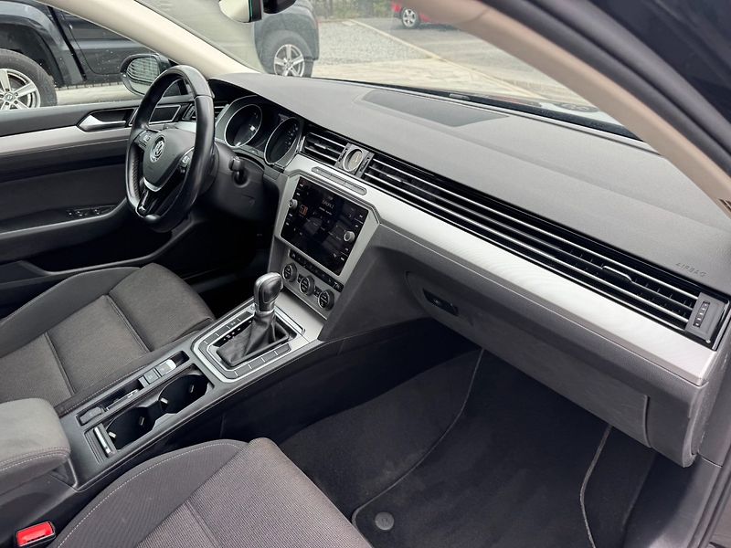 Volkswagen Passat (2019) 2,0 TDI 110 KW DSG Comfortline - fotka 26 z 30