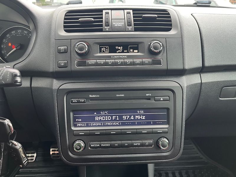 Škoda Fabia (2011) 1.2 TSi Monte Carlo Top Stav - fotka 13 z 26