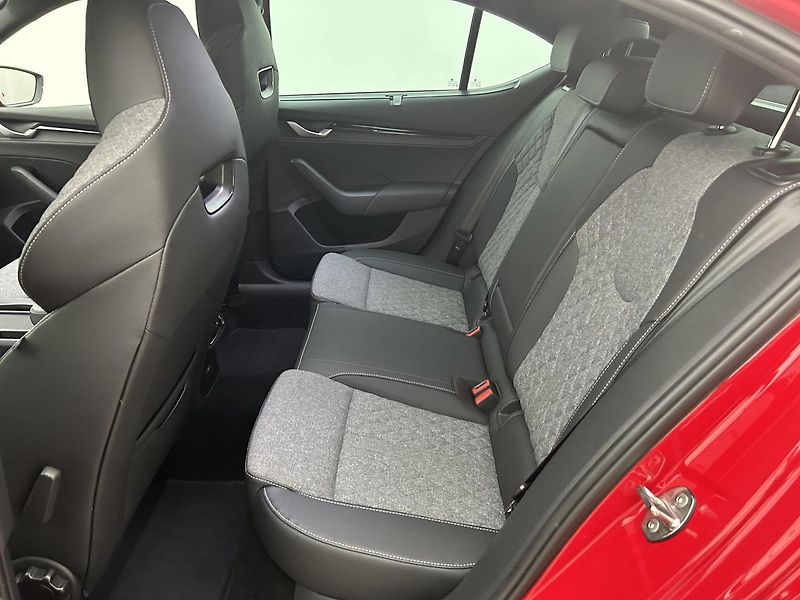 Škoda Octavia 1.5 TSI SportLine - fotka 25 z 30
