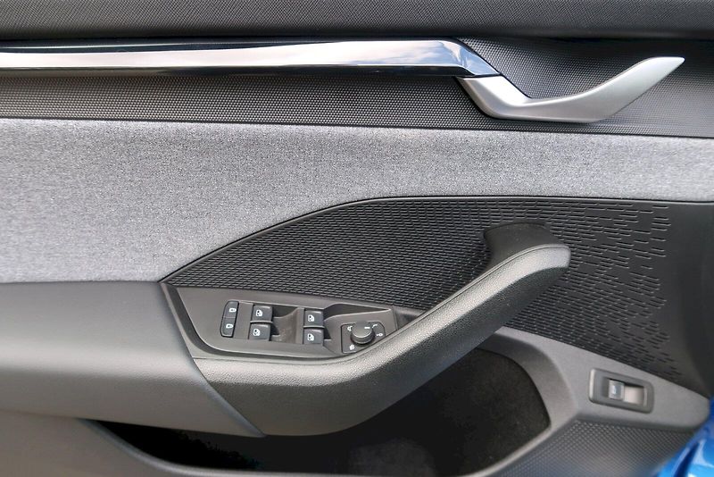 Škoda Octavia (2024) Combi Top Selection 2.0 TDI 11 - fotka 16 z 28
