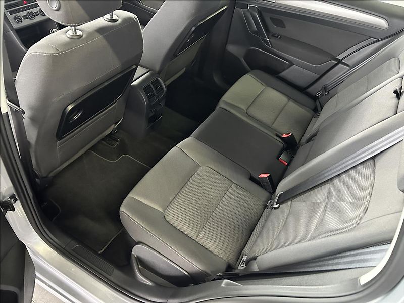 Volkswagen Golf Sportsvan 1,4   TSI 92kW,SERVISKA,2.MAJ - fotka 21 z 24
