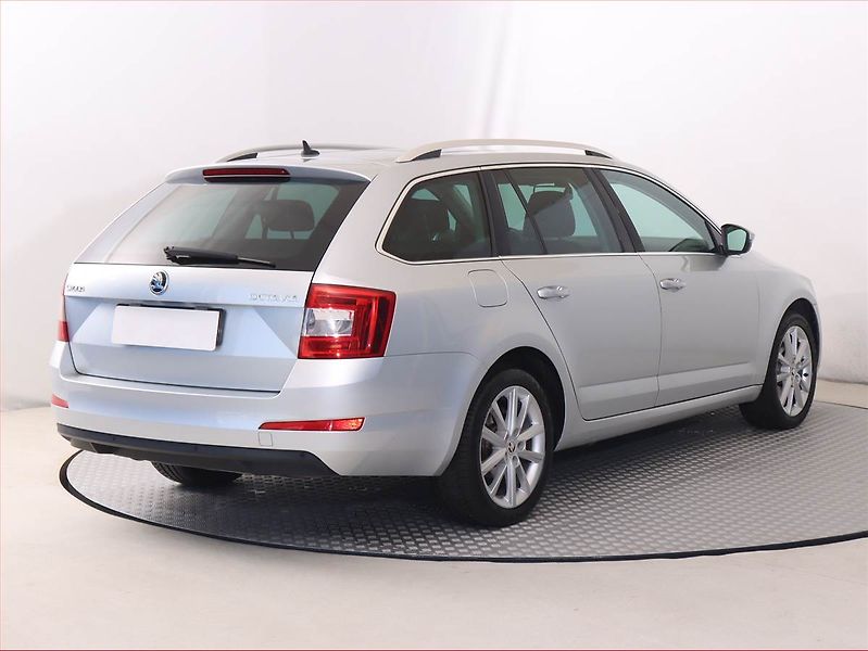 Škoda Octavia (2015) 1.4 TSI, Automat, Kůže, Navi - fotka 5 z 20