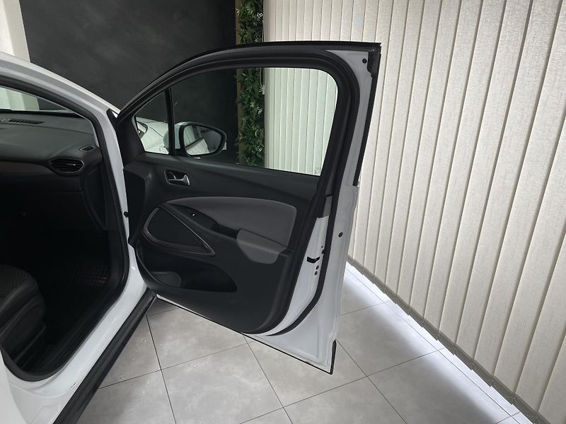 Opel Crossland X 1.2 i AUTOMAT ČR 1.MAJ SERVIS - fotka 12 z 24