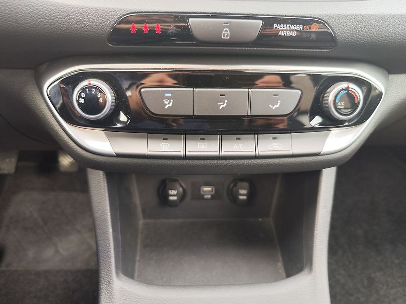 Hyundai i30 1.0 T-GDI/88kW Start Plus - fotka 15 z 27