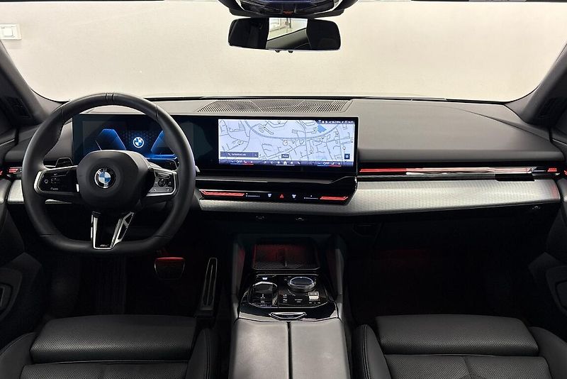 BMW Řada 5 540d xDrive Touring - fotka 9 z 22