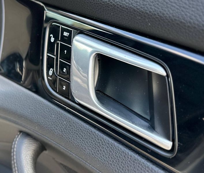 Porsche Panamera (2018) 3.0 V6 246KW AT 2018 65TKM - fotka 16 z 37