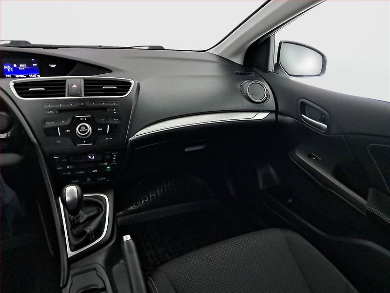 Honda Civic (2015) 1.6 i-DTEC, Tempomat - fotka 8 z 17