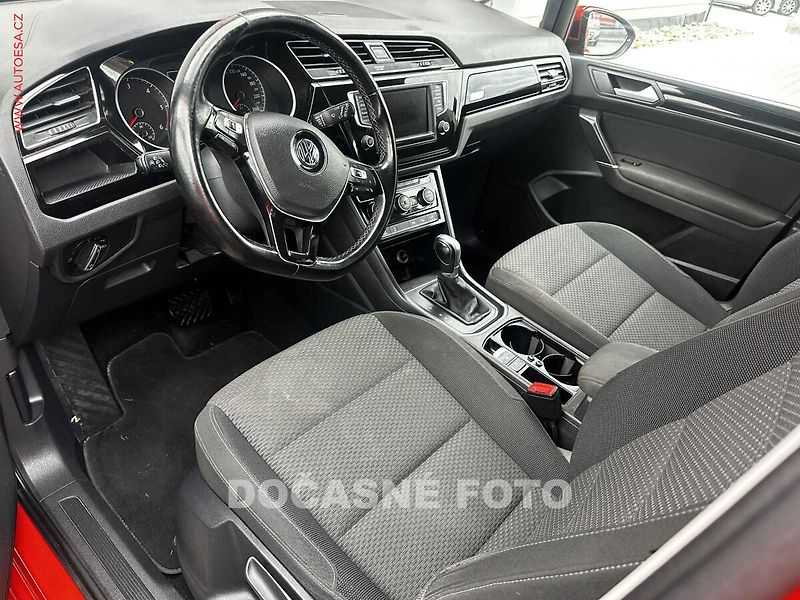 Volkswagen Touran (2016) 1.6TDi, AT, LED - fotka 3 z 3