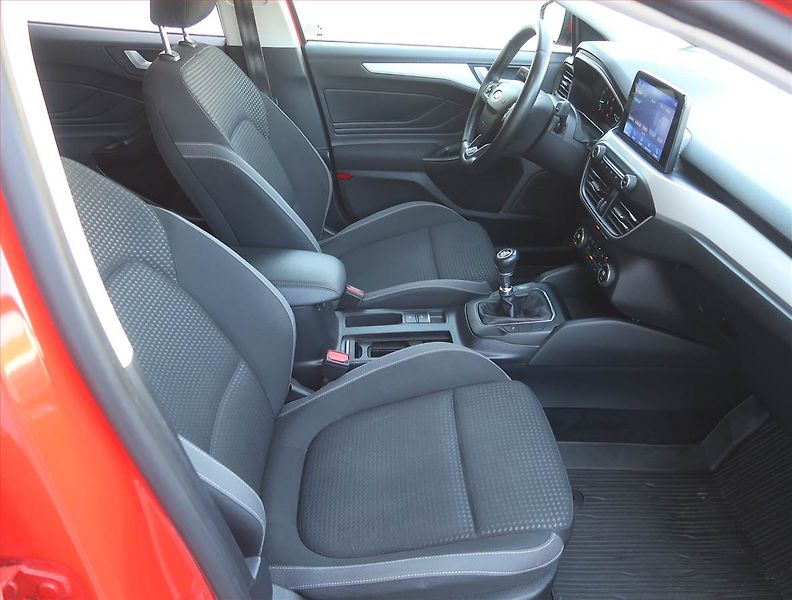 Ford Focus (2021) 1.0 EcoBoost, Navi, Tempomat - fotka 9 z 19