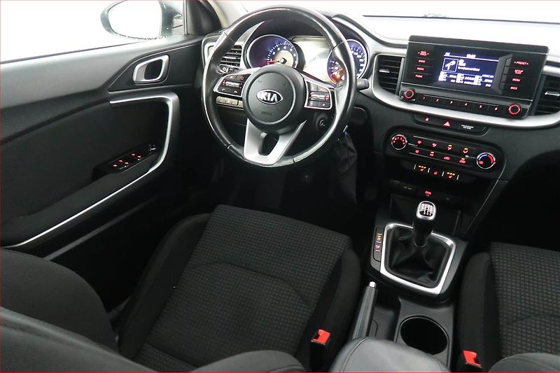 Kia Ceed (2021) 1.4 T-GDI, ČR,1.maj - fotka 7 z 18