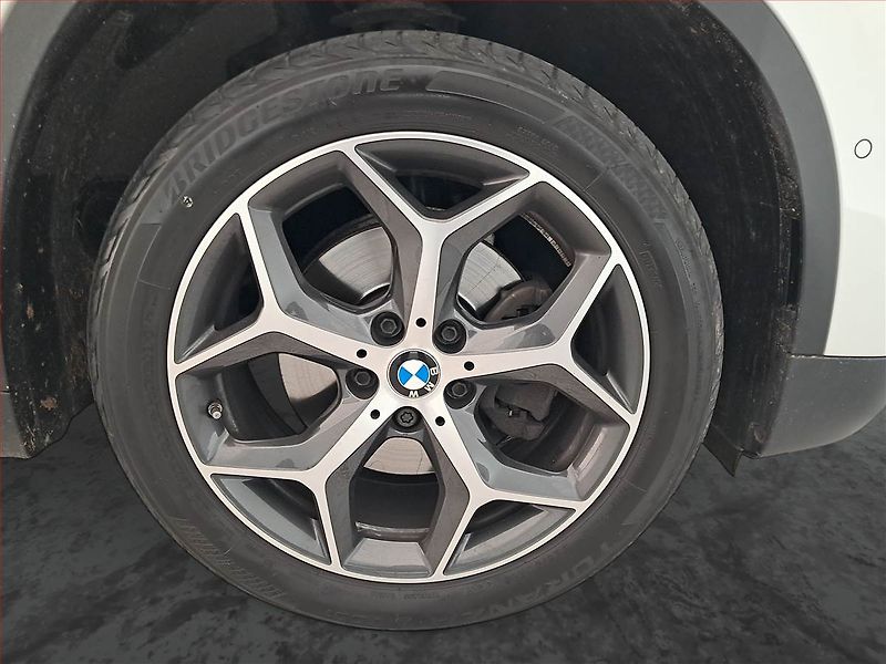 BMW X1 (2019) sDrive18d, Automat, ČR,1.maj - fotka 15 z 20