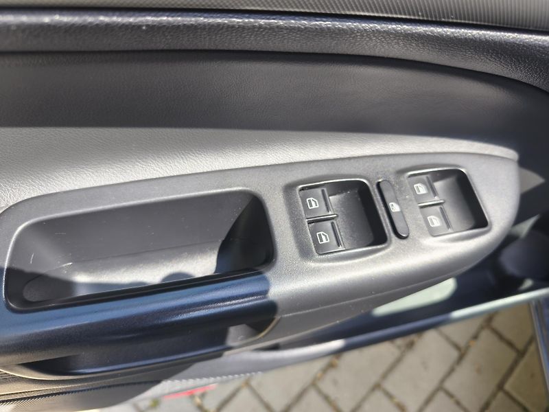 Škoda Octavia 2.0 FSI kombi Elegance LPG - fotka 19 z 29