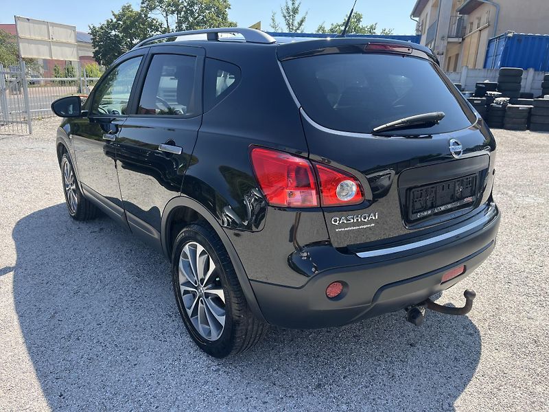 Nissan Qashqai (2009) 2.0i 104 KW, 4x4, Panorama - fotka 5 z 18