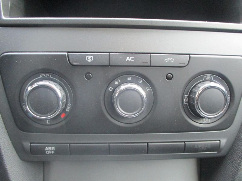 Škoda Octavia 1.4 TSi +sada kol - fotka 23 z 32