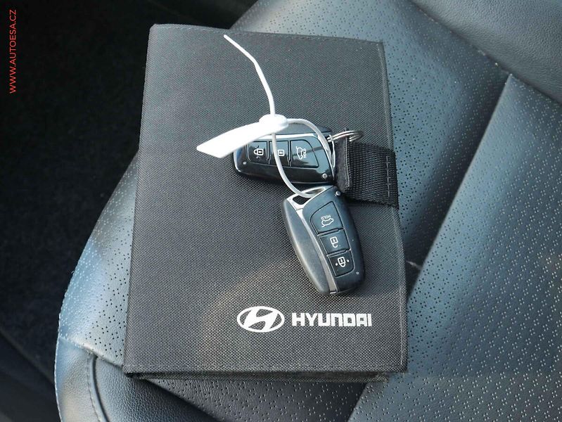 Hyundai Santa Fe (2013) 2.2 CRDi 4x4, ČR, AT, navi - fotka 15 z 15
