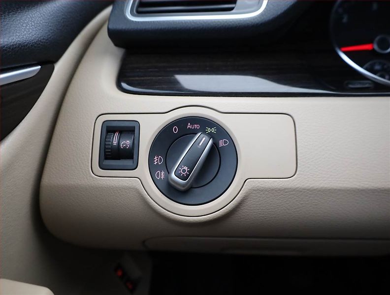 Volkswagen CC (2015) R-line 2.0 TDI, Serv.kniha - fotka 15 z 18
