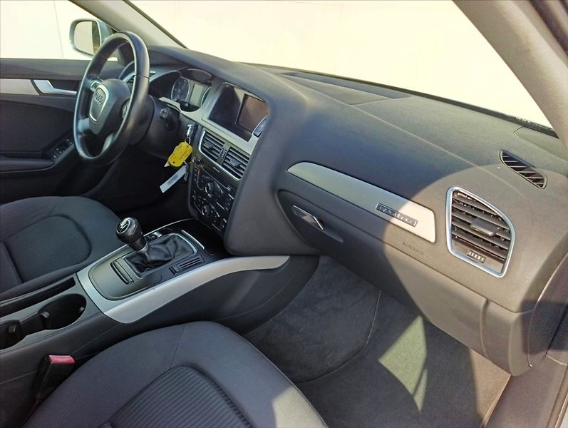 Audi A4 Avant 2,0 TDi Quattro Aut. Kli - fotka 25 z 30