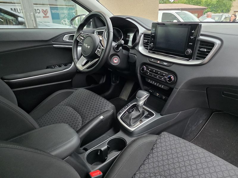 Kia Ceed 1.5-1. MAJ.-V ZÁRUCE-TOP STAV - fotka 12 z 12
