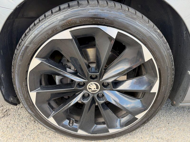 Škoda Superb (2023) 2.0 TDI 147kW DSG 4x4 SportLin - fotka 35 z 35