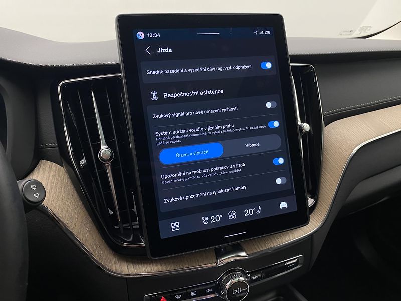 Volvo XC60 T6 AWD RECHARGE BRIGHT ULTRA  - fotka 50 z 67