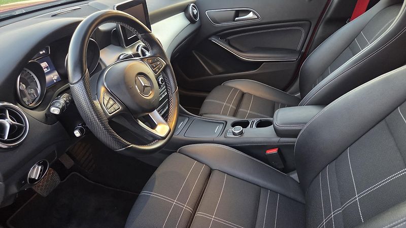 Mercedes-Benz GLA (2015)  220d 7G-DCT 4MATIC AMG Styl - fotka 10 z 31