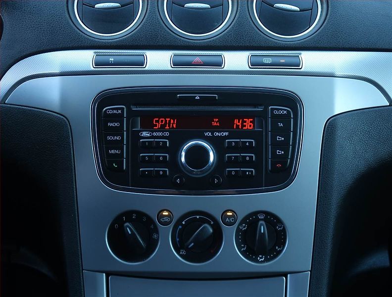 Ford Galaxy (2011) 2.0, Tempomat - fotka 12 z 16