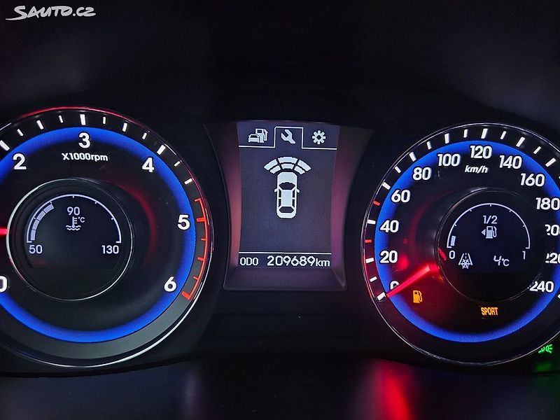 Hyundai i40 100kW VÝHŘEV KAMER DPH - fotka 23 z 44