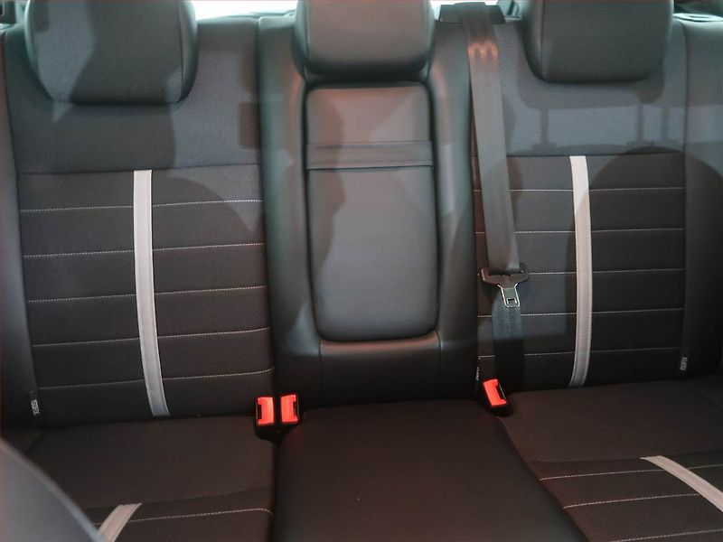 Ford Kuga (2010) 2.0 TDCi, 4X4, Tempomat - fotka 10 z 17