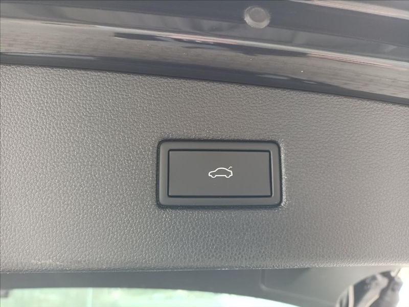 Volkswagen Tiguan 2,0 TDI,147KW,URBAN SPORT,4X4 - fotka 20 z 48