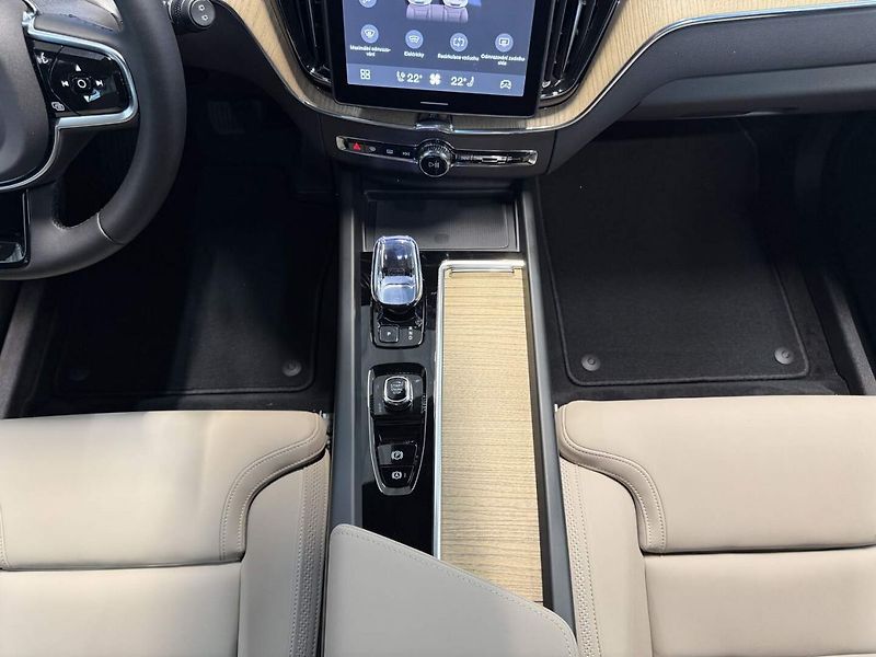 Volvo XC60 (2026) B5 2.0L 250+14 HP AT8 FWD PLUS - fotka 14 z 26