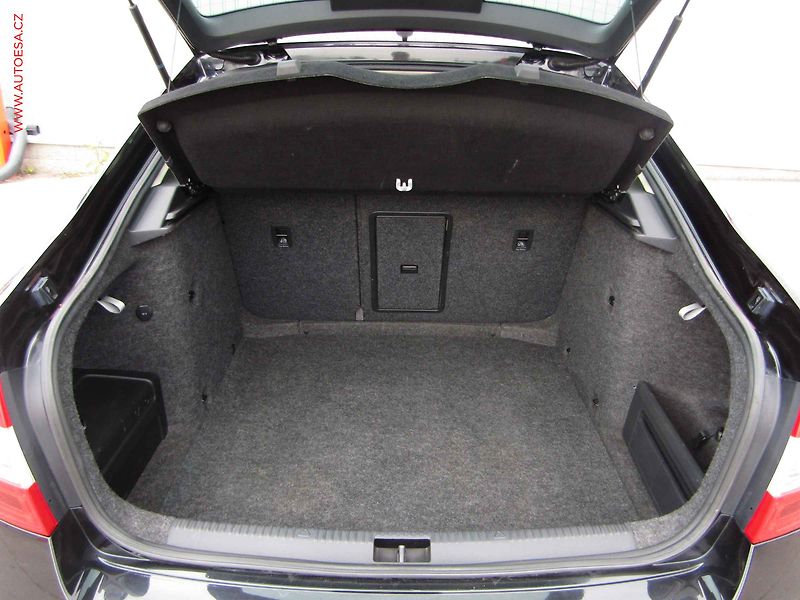 Škoda Octavia (2014) 2.0 TDi, 2.maj,ČR, Elegance - fotka 7 z 18