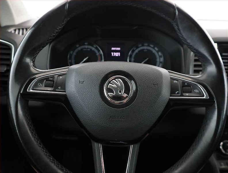 Škoda Karoq (2018) 1.0 TSI, Navi, Tempomat - fotka 11 z 17