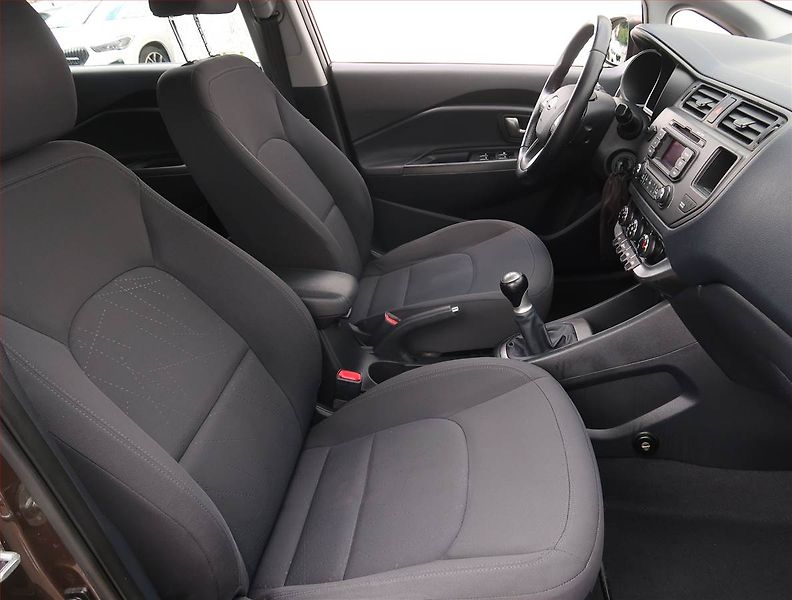 Kia Rio (2012) 1.25 CVVT, Park. senzory - fotka 9 z 17