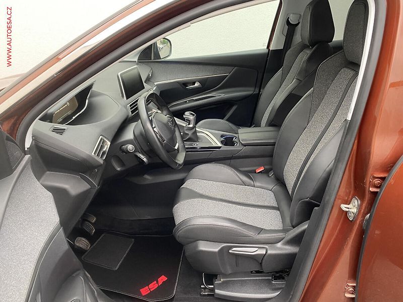Peugeot 3008 (2019) 1.5 HDi, Allure, LED, kamera - fotka 9 z 18