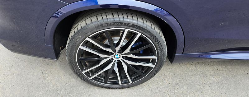BMW X5 (2020) M50d SERVIS TAŽNÉ ČR IDIVIDUAL - fotka 27 z 48