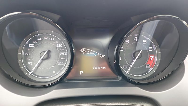 Jaguar F-Type (2015) Jaguar F-Type 3.0 V6 S/C 380PS - fotka 7 z 11