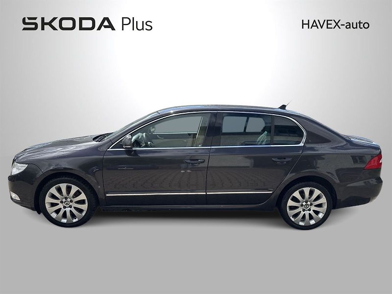 Škoda Superb (2009) 2.0 TDI Ambition - fotka 3 z 28