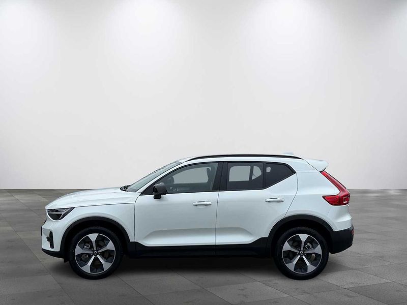 Volvo XC40 (2026) B3 FWD PLUS DARK,HARMAN KARDON - fotka 2 z 19