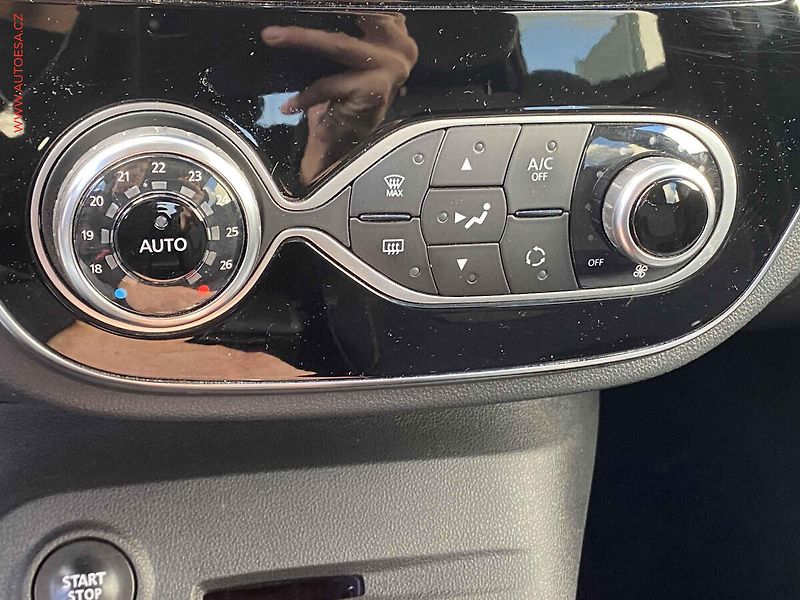Renault Captur (2017) 1.2TCe, Intense, AT, LED - fotka 14 z 18