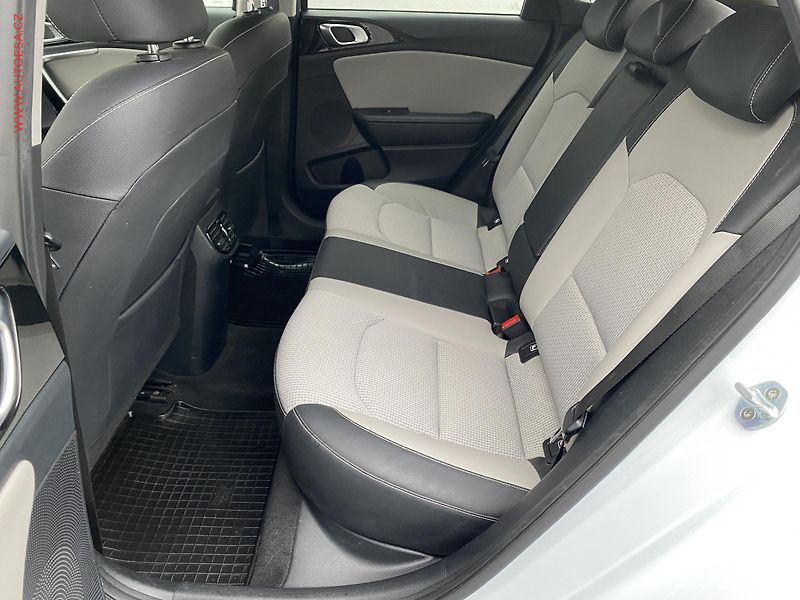 Kia Ceed (2018) 1.4 T-GDi, ČR, Exclusive, AT - fotka 10 z 21