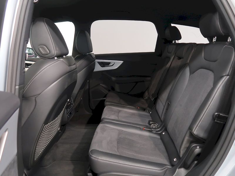 Audi Q7 (2025) S-LINE 60 TFSI e QUATTRO - fotka 16 z 35