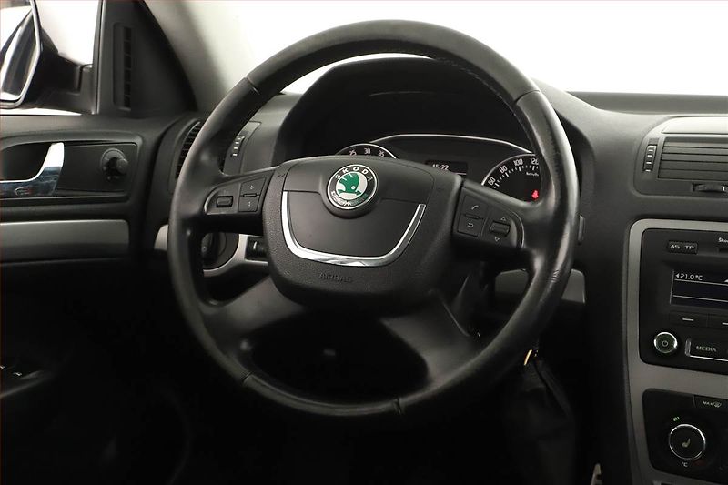 Škoda Octavia (2011) 1.6 TDI, Tempomat - fotka 8 z 12