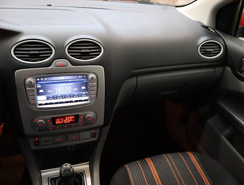 Ford Focus (2008) 1.6 TDCi, po STK, Tažné - fotka 8 z 16