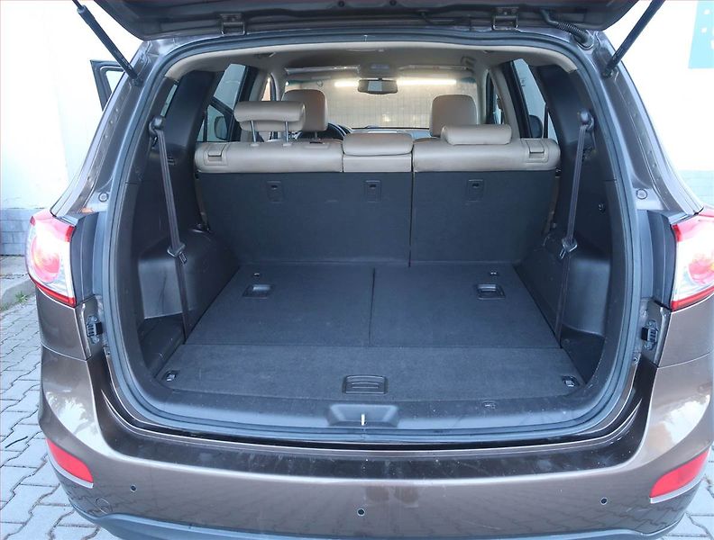 Hyundai Santa Fe (2010) 2.2 CRDi, 4X4, 7 míst - fotka 14 z 16