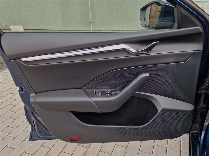 Škoda Octavia 2.0 TDI Style Combi,ČR,1.Maj. - fotka 36 z 48