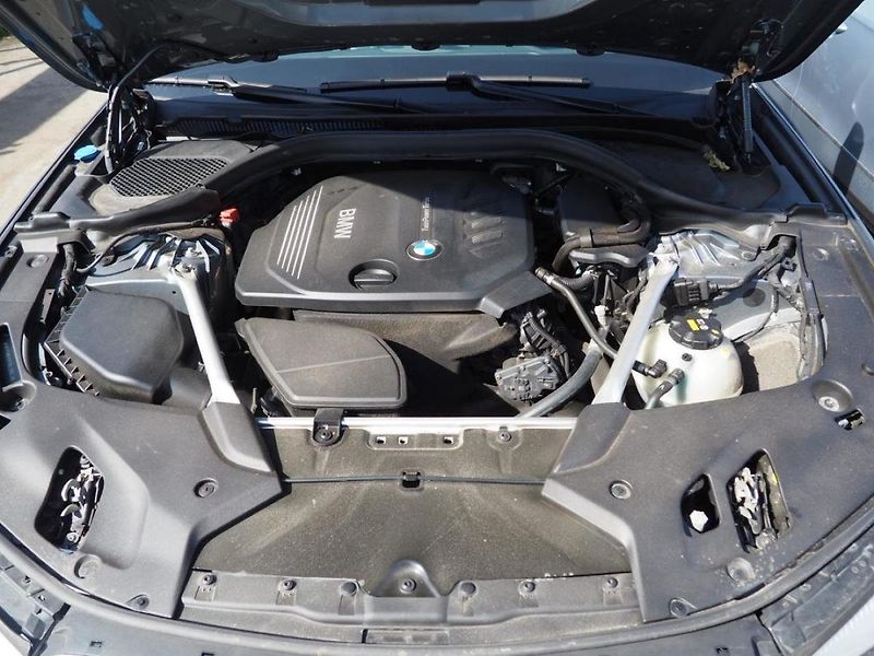 BMW Řada 5 (2018) 520d xDrive, HeadUp, Key - fotka 39 z 41
